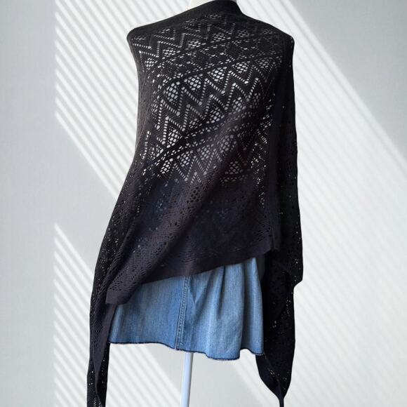 Whimsigoth black crochet poncho - Picture 1 of 3